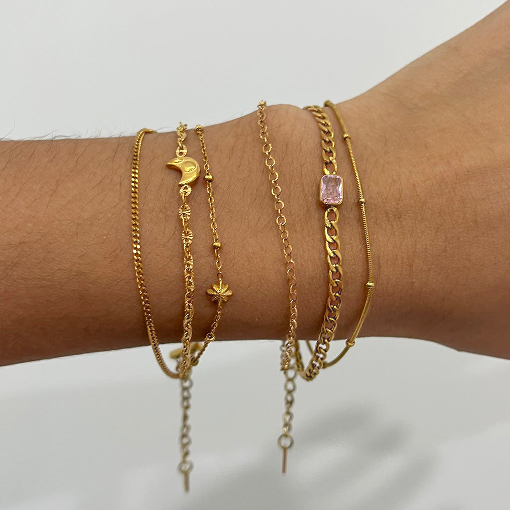 Stellar crest bracelet