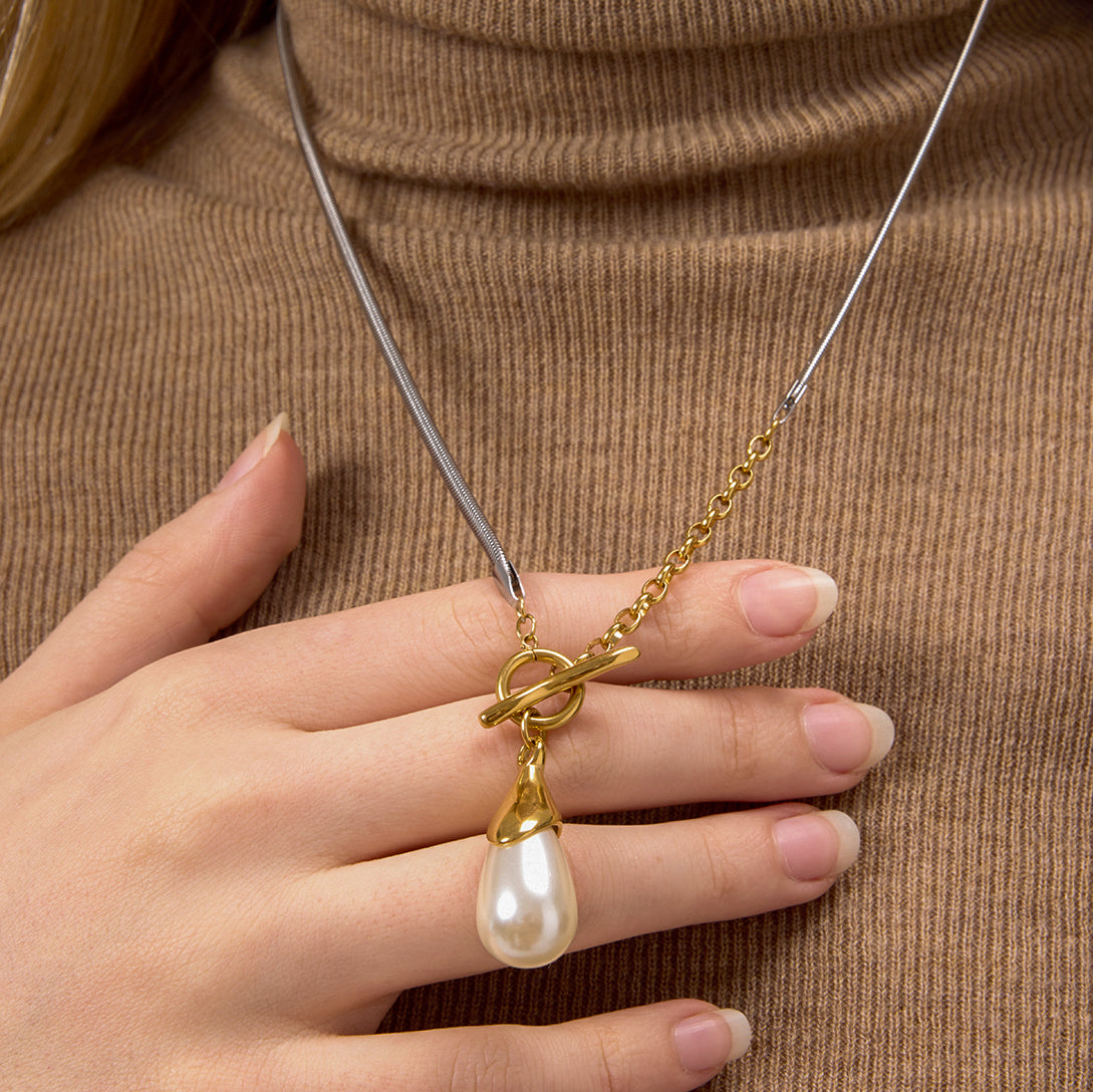 Collier de perles pendantes