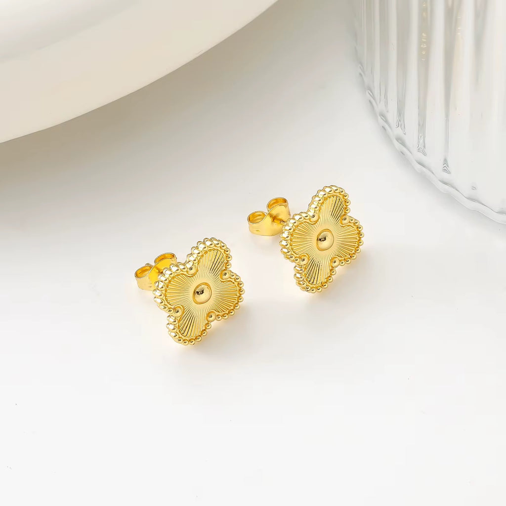Béono Stud Earrings