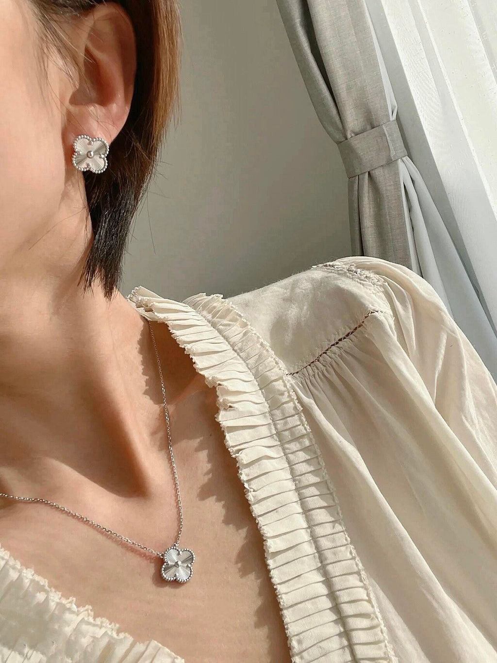 Béono Stud Earrings