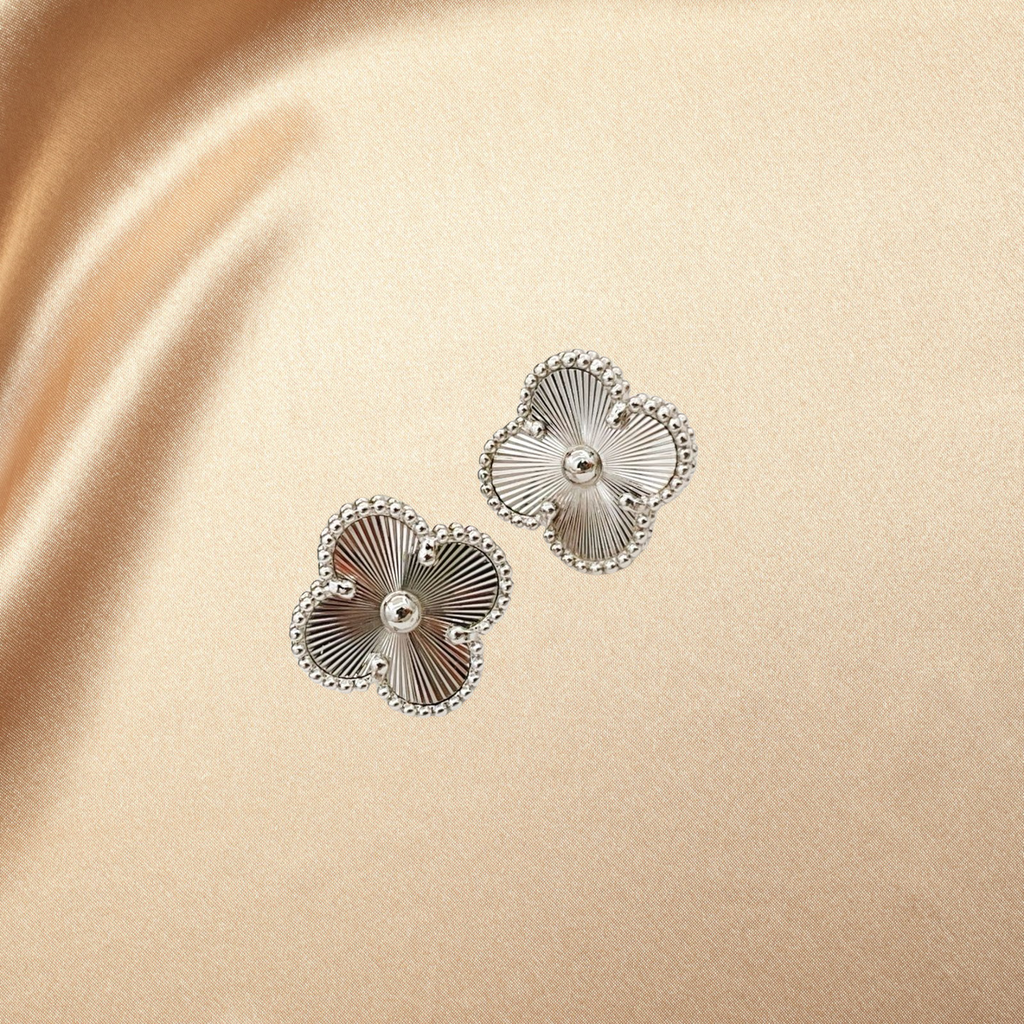 Béono Stud Earrings